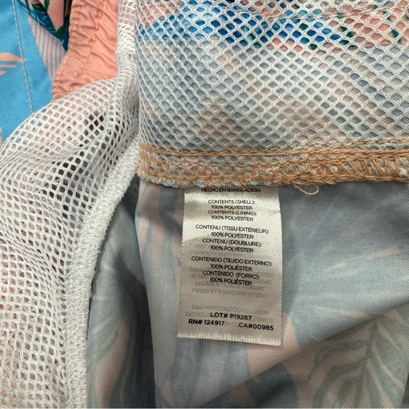 Charleston thread’s swim trunks 🦜 - Picture 6 of 9